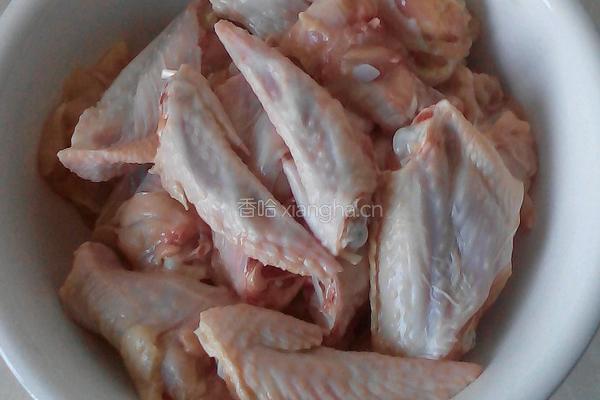 啤酒烧鸡翅的做法图解1