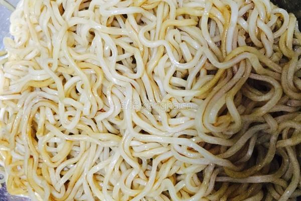 炒方便面的做法图解3