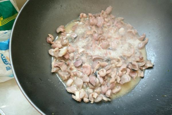 辣椒炒鸡肾的做法图解3
