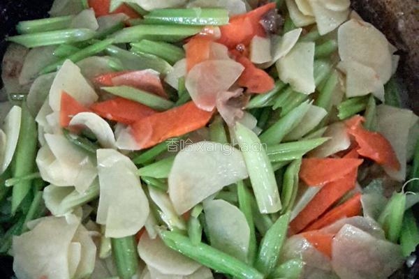 芹菜炒土豆片的做法图解4