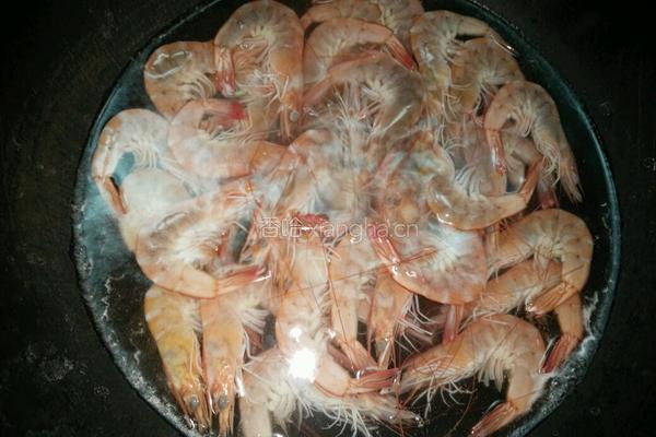 茄汁焅大虾的做法图解1