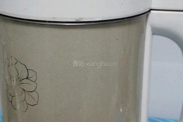 木瓜香梨奶昔的做法图解3