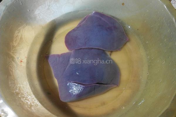 菠菜猪肝汤的做法图解1