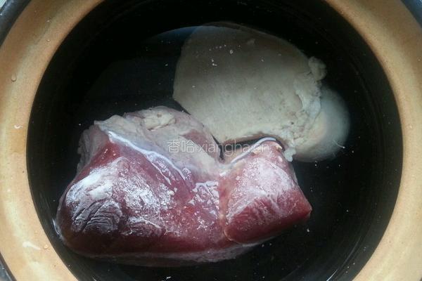 牛肉汤的做法图解1