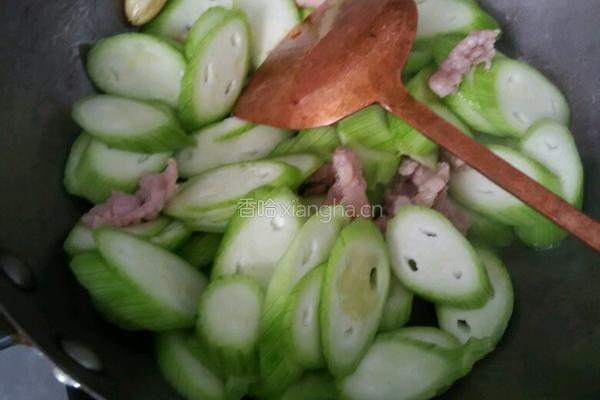 丝瓜炒肉片的做法图解8
