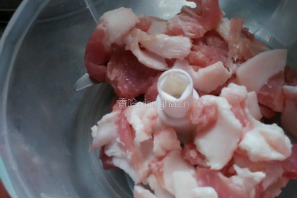 鸡肝散炖腿肉末的做法图解2
