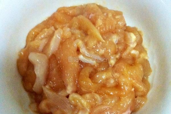 青椒炒肉的做法图解1