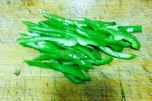 青椒炒肉的做法图解2