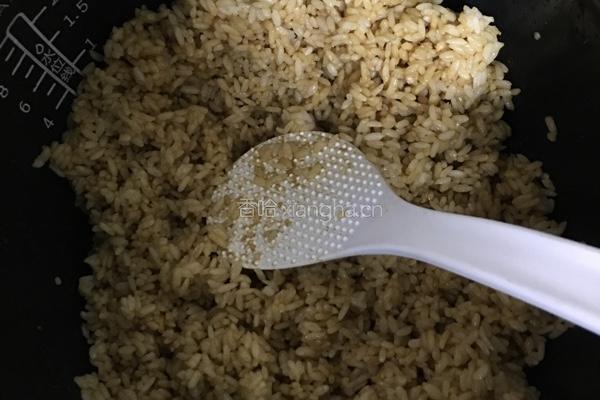 酱油炒饭的做法图解2
