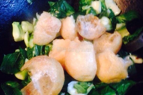 油面筋炒青菜的做法图解3