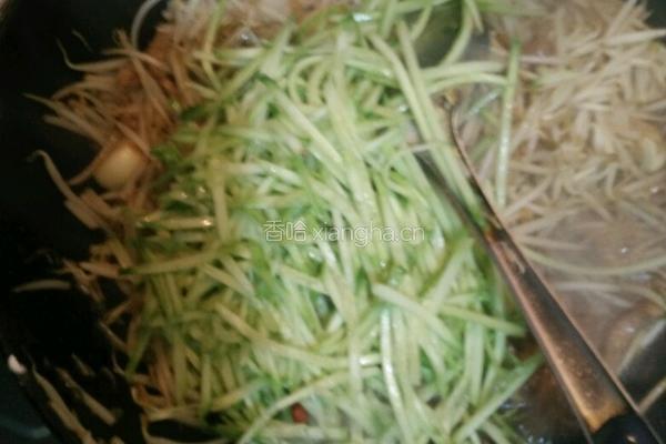 豆芽黄瓜炒粉丝的做法图解6