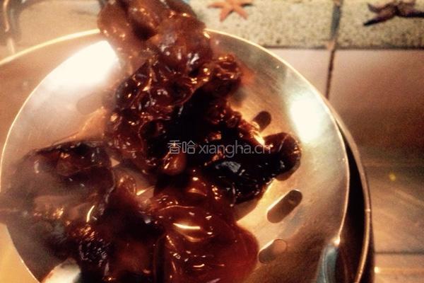 西兰花炒木耳的做法图解2