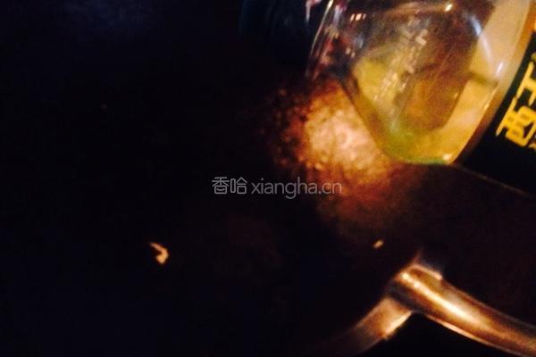 西兰花炒木耳的做法图解4