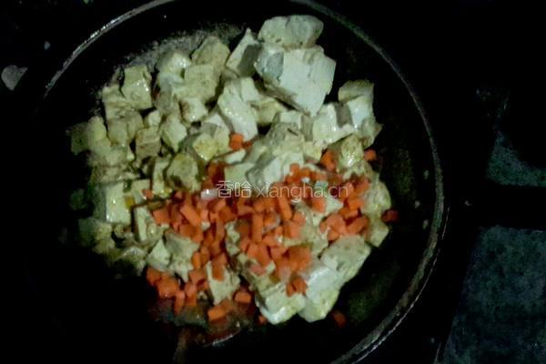 蒜苗炒豆腐的做法图解3