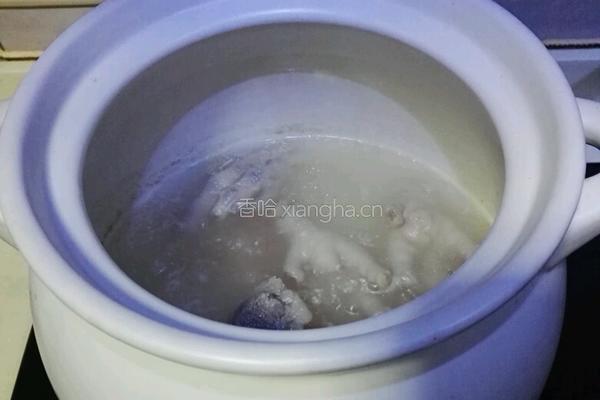 鱼翅鲨鱼骨汤的做法图解4