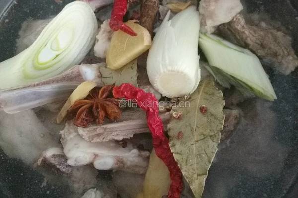 羊排炖酸菜的做法图解4