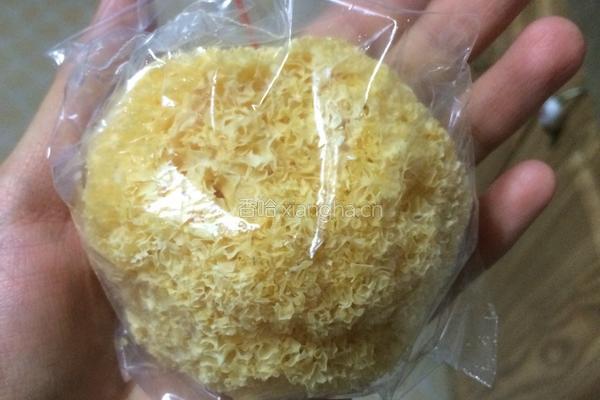 银耳雪梨红枣羹的做法图解1