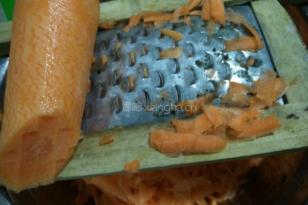 香菇胡萝卜瘦肉蒸饺的做法图解2