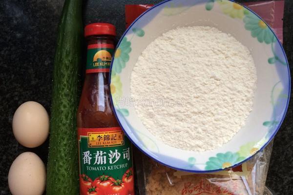 黄瓜肉松番茄酱鸡蛋饼的做法图解1