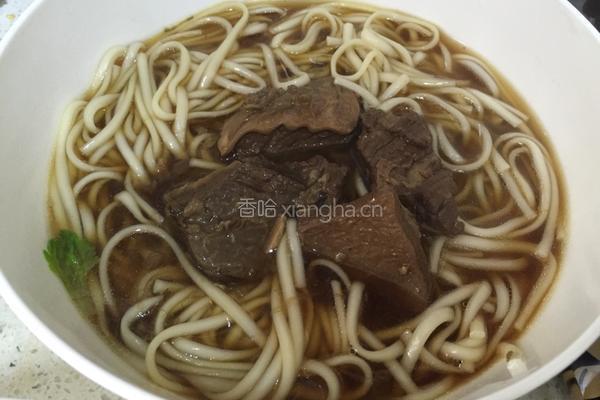 卤牛腩汤面的做法图解8