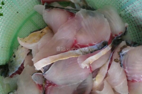 鱼片汤的做法图解2