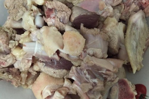 酸豆角炒鸭肉的做法图解1