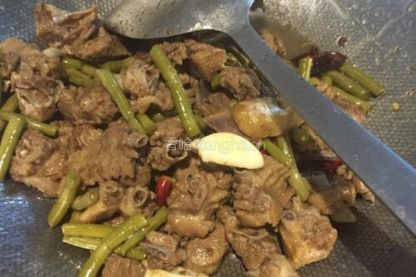 酸豆角炒鸭肉的做法图解7