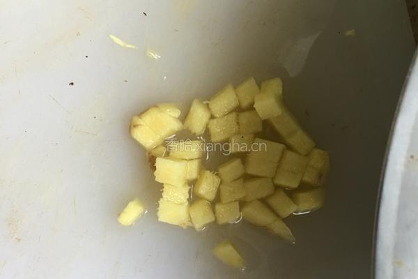 鲫鱼豆腐汤的做法图解1