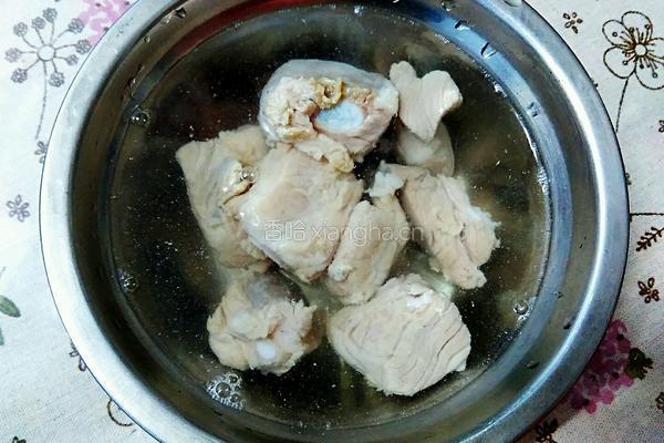 香菇白菜排骨汤的做法图解4