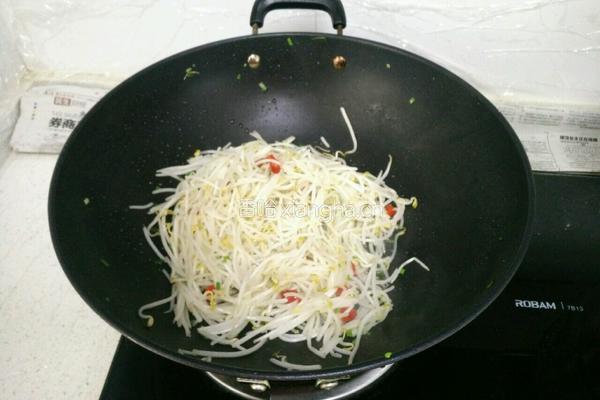 炝拌绿豆芽的做法图解6