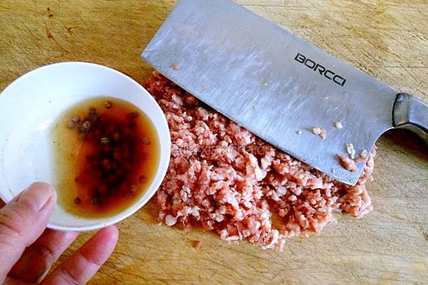 层层香羊肉饼的做法图解1