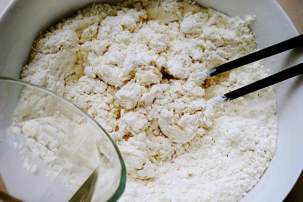 鱿鱼三鲜馅儿饺子的做法图解1