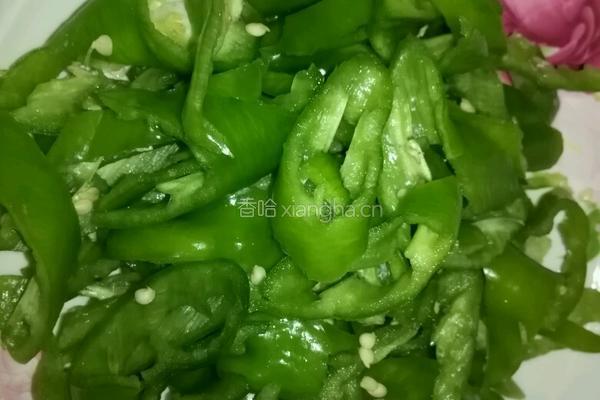 尖椒炒肉的做法图解1