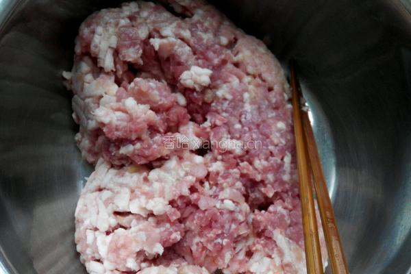 荠菜珍珠丸子。的做法图解1