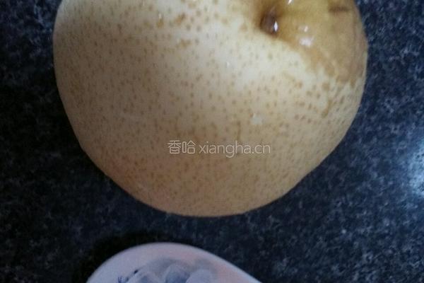 冰糖炖雪梨的做法图解1