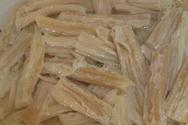 腐竹小炒肉的做法图解1