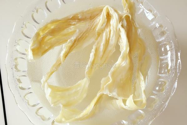 腐竹灼生菜的做法图解3
