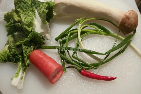 鸡腿菇炒油菜的做法图解1