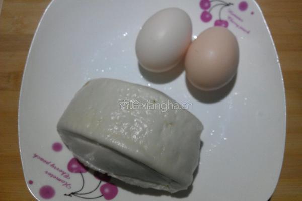 鸡蛋煎馒头片的做法图解1