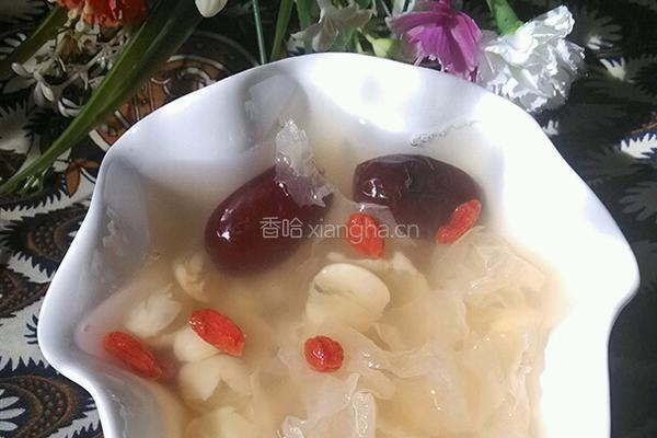 莲子银耳汤
