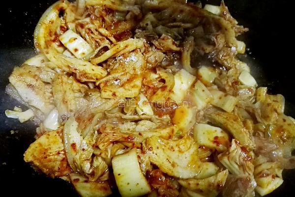 五花肉炒辣白菜的做法图解8
