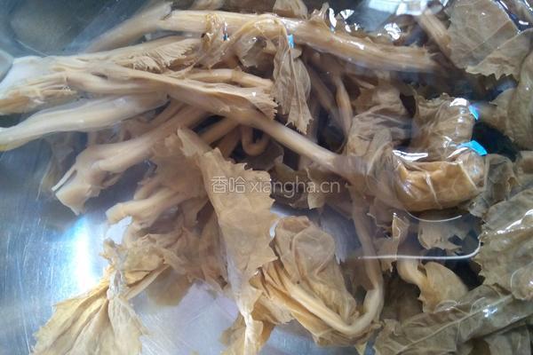大头菜叶蒸肉饼的做法图解1