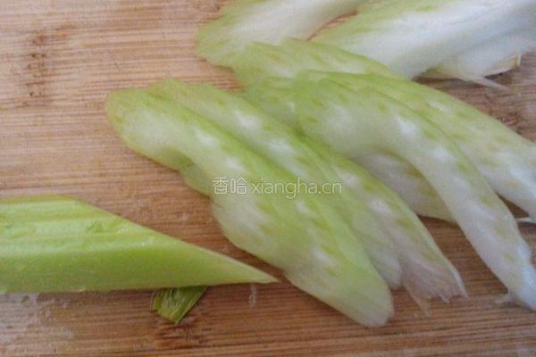 陈醋炒西芹的做法图解2