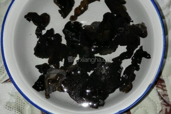 红枣木耳汤的做法图解2