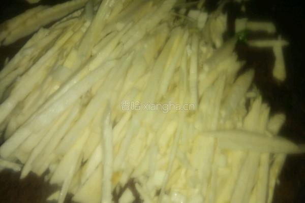 芹菜冬笋丝炒肉丝的做法图解2
