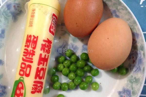 豆腐鸡蛋羹的做法图解1