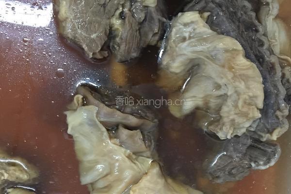 牛腩炖萝卜的做法图解1