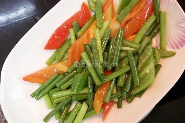 蒜苔辣椒炒腊肠的做法图解5