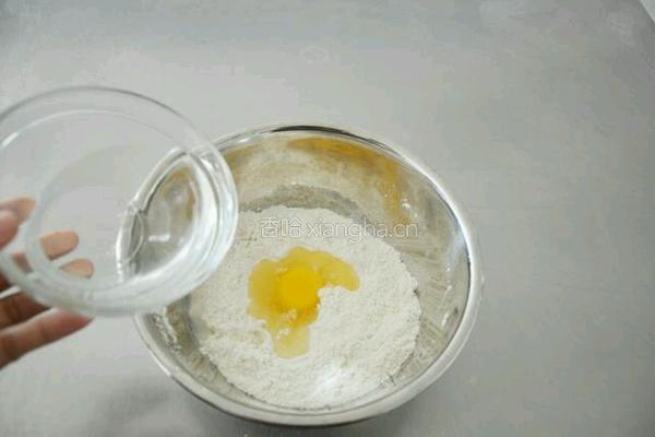 面团出筋的揉面法的做法图解1
