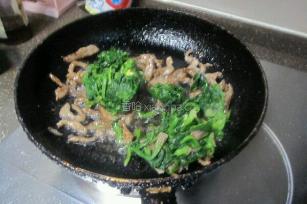 菠菜炒肉的做法图解4